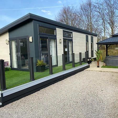 Silverdale Lodge Hot Tub & Wifi Warton エクステリア 写真