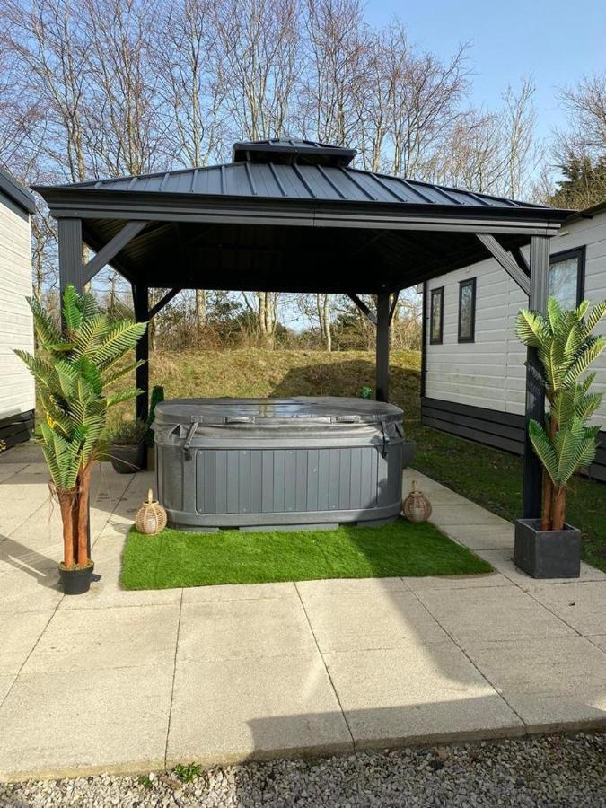 Silverdale Lodge Hot Tub & Wifi Warton エクステリア 写真